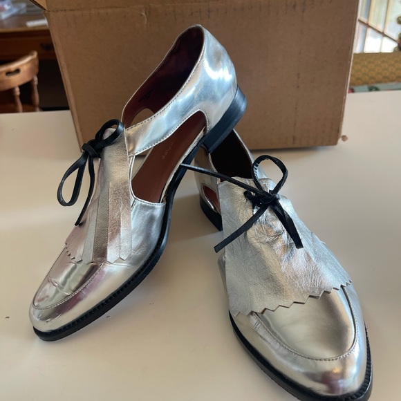 Rebecca Minkoff Silver Leather Loafers Oxford flats Cutout sides 7.5 chic - Picture 3 of 16